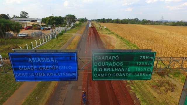 Obras melhoram estradas e garantem escoamento da produ&ccedil;&atilde;o em Amambai