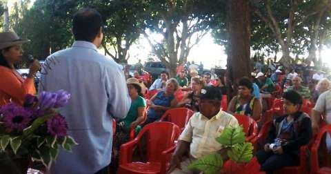 Equipe de Delcídio discute agricultura familiar com 200 lideranças de assentados