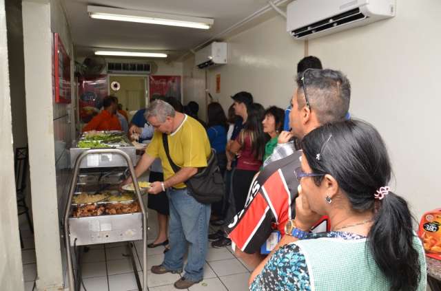 Para comer por at&eacute; R$ 5,00, jeito &eacute; apelar para prato feito no Centro da cidade 