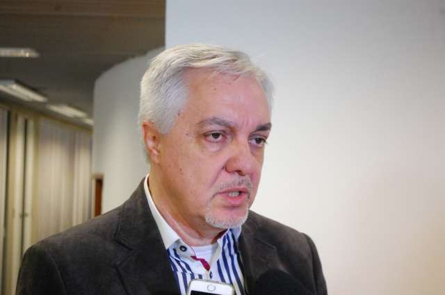 Por falta de bois, JBS admite que pode fechar frigor&iacute;ficos no Estado