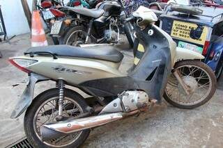 Honda Biz usada por ladrões tem registro de roubo. (Foto: Marcos Ermínio)