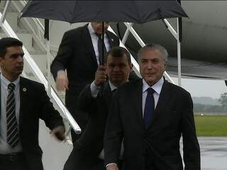 O presidente Michel Temer na chegada esta manhã a Chapecó (Foto: Reprodução/TV Globo)