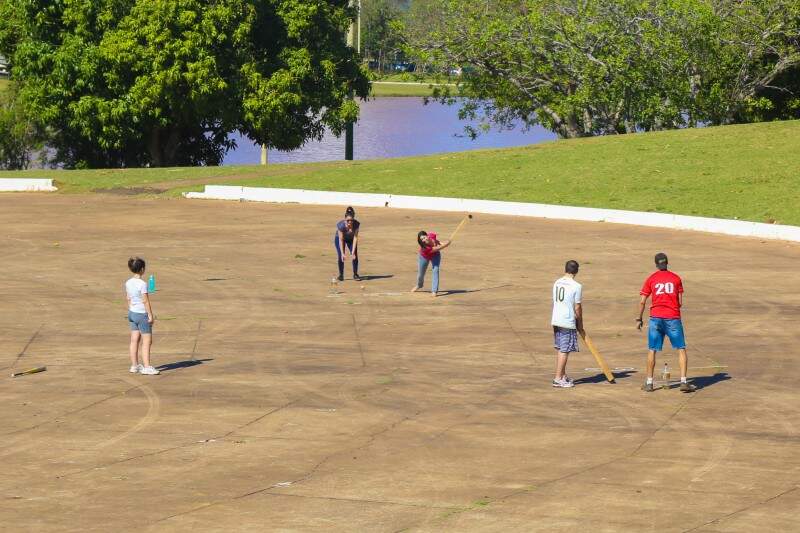 Tem jogo que lembre mais como é ser criança do que Bets na rua? -  Comportamento - Campo Grande News