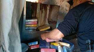 Homem &eacute; preso com carga de 261 kg de coca&iacute;na na rodovia MS-164