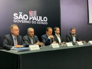 Relator da reforma, Samuel Moreira; Reinaldo Azambuja; João Doria; Eduardo Leite; e Carlos Sampaio, líder do PSDB na Câmara. (Foto: Reprodução)