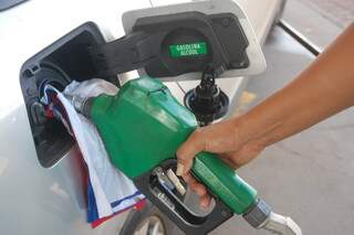 A falta de etanol anidro, que é misturado à gasolina, começa a afetar o abastecimento. (Foto: João Garrigó)