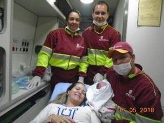 Mãe entra em trabalho de parto e tem Luíza em viatura na BR-163 Mãe entra em trabalho de parto e tem Luíza em viatura na BR-163