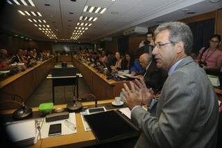Em sessão plenária do Conselho Nacional de Saúde, Chioro anuncia prioridades da pasta. (Foto: Agência Brasil)