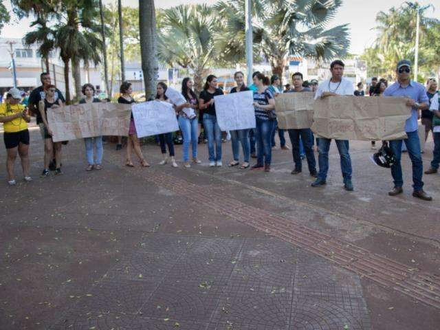 Manifestantes protestam contra a municipaliza&ccedil;&atilde;o da sa&uacute;de ind&iacute;gena 