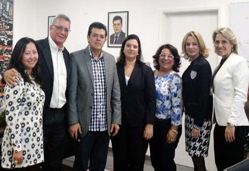 Prefeito autoriza implanta&ccedil;&atilde;o do projeto Fam&iacute;lia Acolhedora
