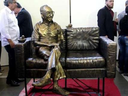 Acordo define local para instalação da estátua de Manoel de Barros