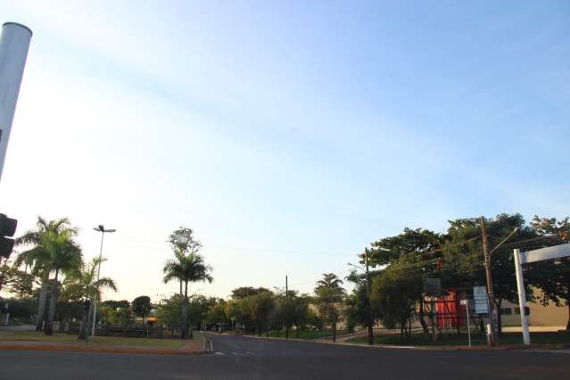 Domingo de sol e poucas nuvens na Capital. M&aacute;xima prevista de 30&ordm;C