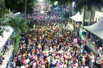  Folia para todos os gostos no s&aacute;bado de Carnaval em Corumb&aacute;