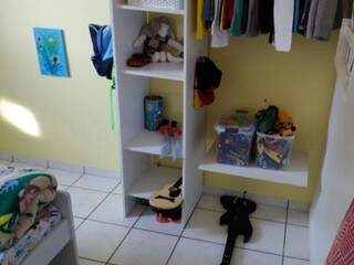 As roupas e brinquedos tem o local certo para ficar no quarto (Foto: Arquivo pessoal)