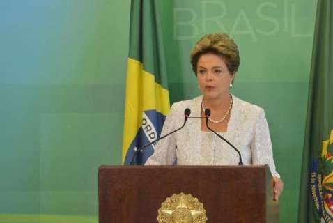 Dilma anuncia redução de oito ministérios e amplia espaço do PMDB