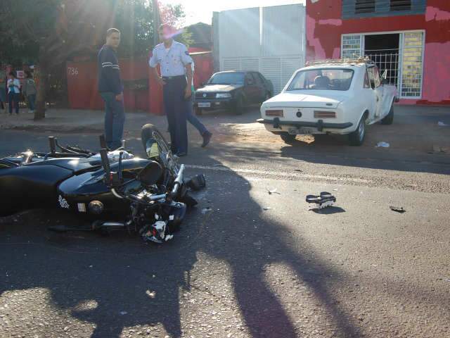  Motociclista fica ferido em acidente na avenida Tamandar&eacute; em Campo Grande 
