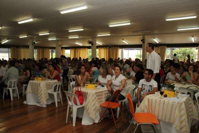 Dia da merendeira &eacute; comemorado com almo&ccedil;o em Campo Grande