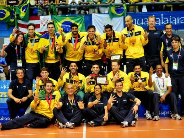  Com time B, Brasil derrota Cuba e leva ouro no v&ocirc;lei masculino no Pan