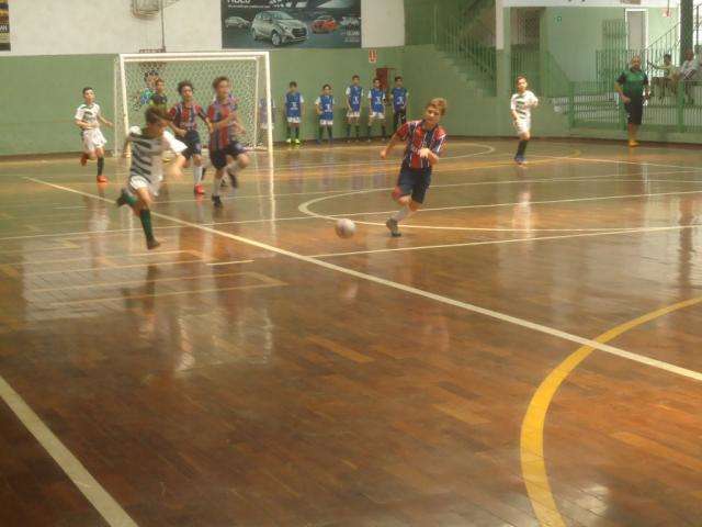 Rodada da Copa Pelezinho de Futsal tem 6 jogos na manh&atilde; deste s&aacute;bado