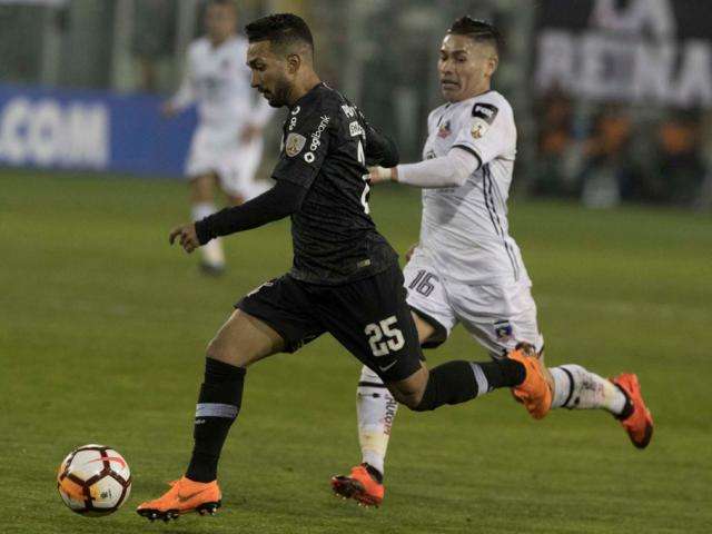 Corinthians joga mal fora de casa e perde por 1 a 0 para o Colo-Colo