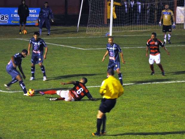 Em jogo truncado, &Aacute;guia Negra n&atilde;o sai do zero contra o Aparecidense 