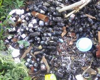 Medicamentos foram encontrados no lixão de Douradina. (Foto: Divulgação)
