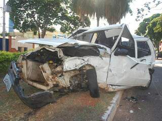 Fiat Uno de Rayssa ficou destruído. (Foto: Adriano Hany/ Arquivo)