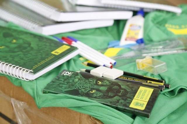 Ano letivo na rede estadual come&ccedil;ar&aacute; com uniforme, merenda e kits