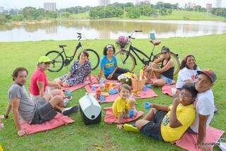 Grupo se reuniu em um piquenique e ouviu as palavras de um psicólogo (Foto: Divulgação/Bicicletice)