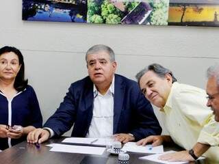 Carlos Marun ao lado de Geraldo Resende, Waldemir Moka e Délia Razuk, hoje em Dourados (Foto: Helio de Freitas)