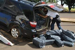 Com veículo de luxo e blindado, Willian de Lima Acamine transportava maconha quando furou barreira da Polícia. (Foto: Osvaldo Duarte/Dourados News)