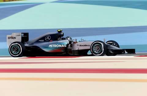 Hamilton vence GP do Bahrein e continua na liderança do campeonato