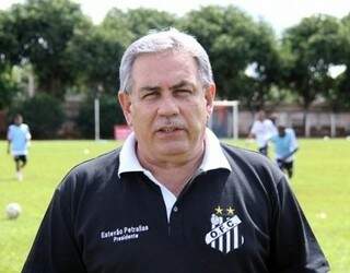 O presidente do Operário, Estevão Petrallás, confirmou a saída do técnico e do gerente do futebol (Foto: Arquivo)
