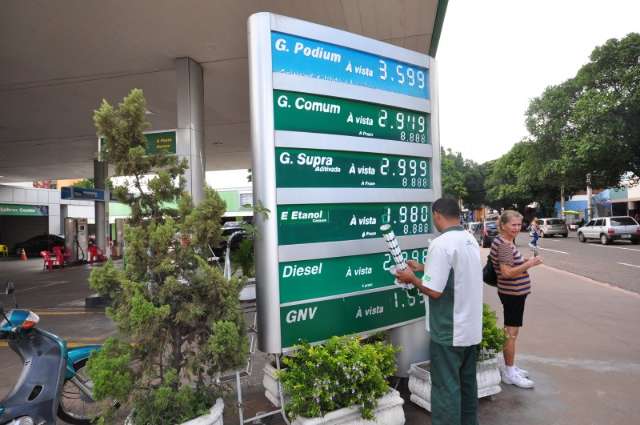 Nos postos de Campo Grande, gasolina comum j&aacute; chega a R$ 2,99