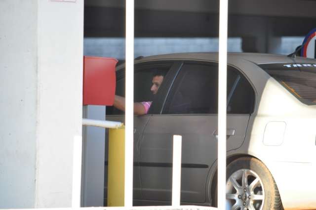 Para afastar &quot;folgados&quot;, comerciantes abusam no pre&ccedil;o do estacionamento