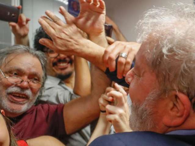 Defesa de Lula vai ao STJ para tentar manter ex-presidente livre