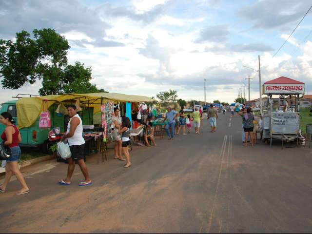  Prefeitura orienta comerciantes para regulariza&ccedil;&atilde;o de atividades em feiras 