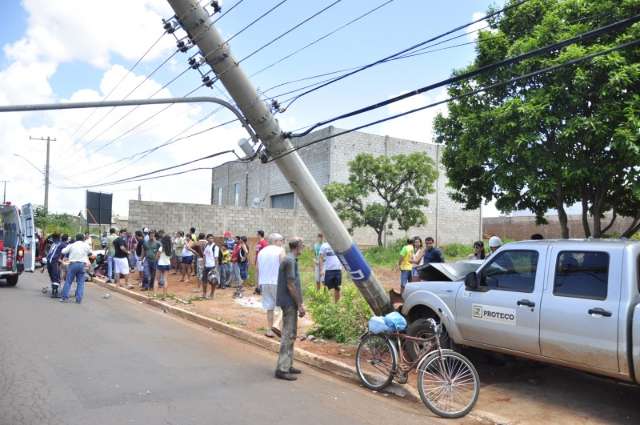 Mulher atropelada por caminhonete segue internada e respirando por aparelhos