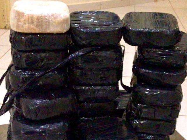Economista e captador de im&oacute;veis s&atilde;o presos com mais de 36 kg de coca&iacute;na