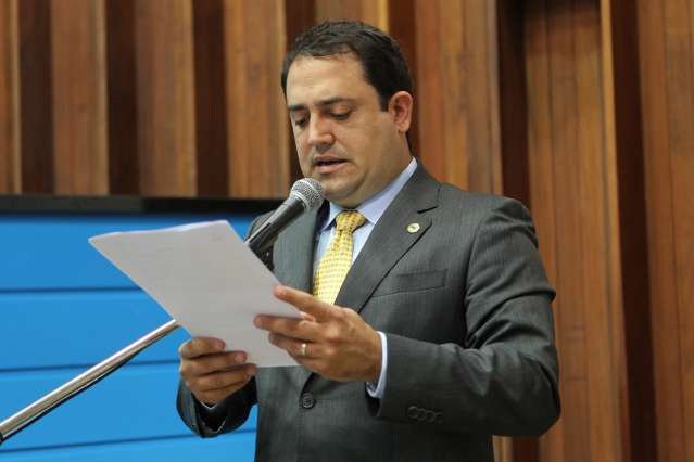 Deputado prop&otilde;e ampla divulga&ccedil;&atilde;o para den&uacute;ncia de maus tratos de animais