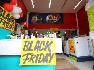 Loja com descontos da Black Friday em novembro do ano passado (Foto: André Bittar / arquivo)