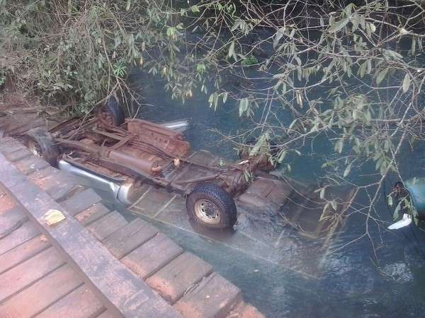 Funcion&aacute;rio de prefeito perde o controle da dire&ccedil;&atilde;o, cai em rio e morre