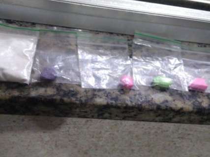 Traficantes s&atilde;o presos por vender ecstasy, coca&iacute;na e maconha em bares da Capital