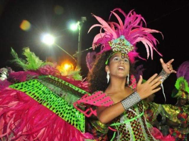 Com transi&ccedil;&atilde;o, escolas de samba se preparam para Carnaval ainda mais dif&iacute;cil