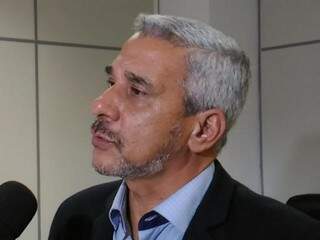Superintendente do Procon, Marcelo Salomão, comanda operação em estabelecimentos da Capital (Foto:Kleber Clajus)