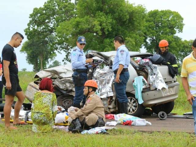 Chega a 4 n&uacute;mero de mortos em acidente entre 2 carros na MS-080