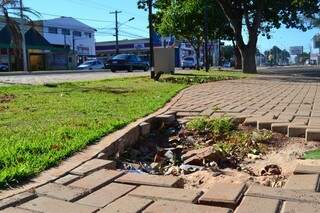 Obra já apresenta rachaduras antes de ser inaugurada (Foto: Marcos Ermínio)