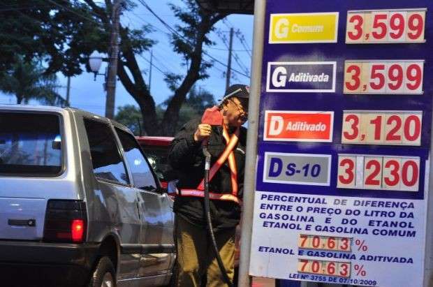 Pre&ccedil;o m&eacute;dio da gasolina diminui, mas s&oacute; um posto vende abaixo de R$ 3,30