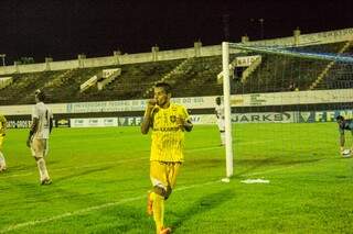 Guilherme comemora gol do Cene (foto: Fernando Ricardo Ientzsch)