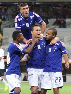 Nos p&ecirc;naltis, Cruzeiro elimina o S&atilde;o Paulo e segue na Libertadores
